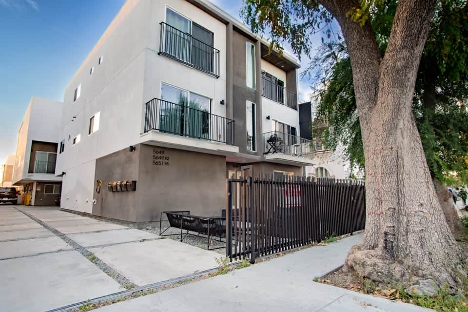 5649CaseAvenue Exterior 02 5649CaseAvenue Exterior 02