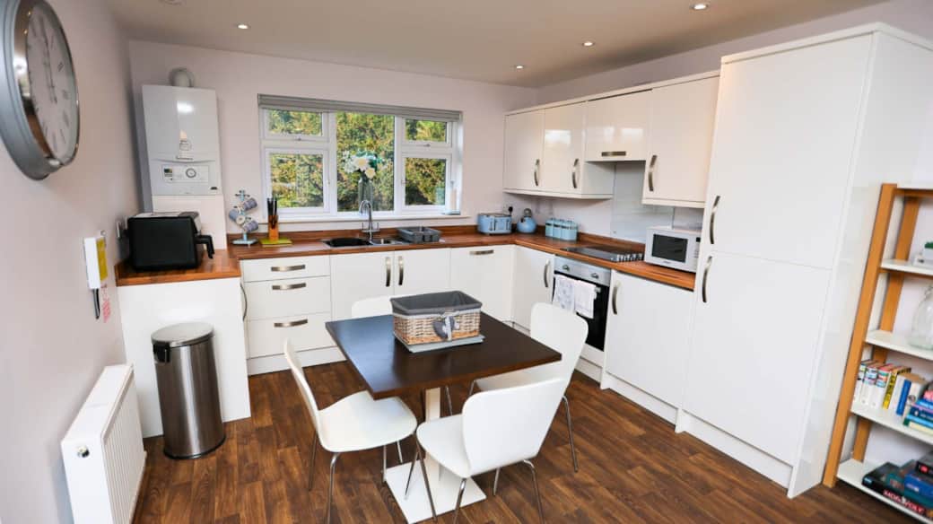 Kitchen & Dining