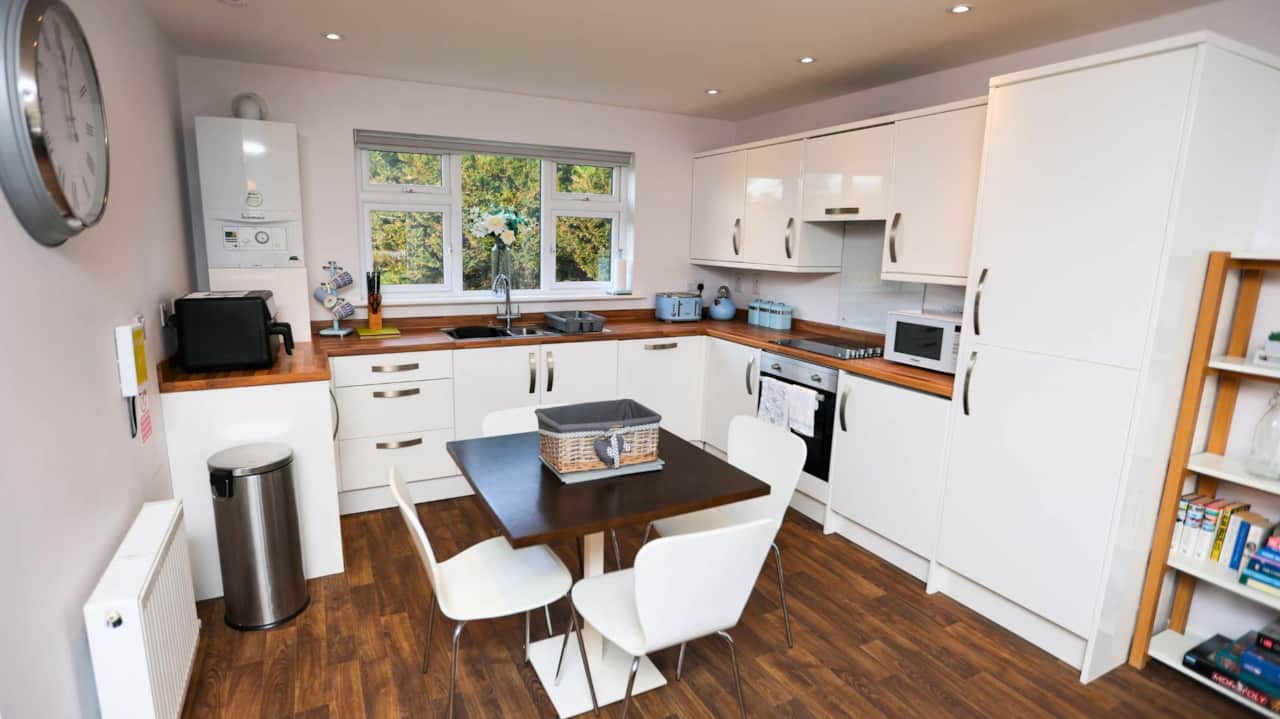 Kitchen & Dining