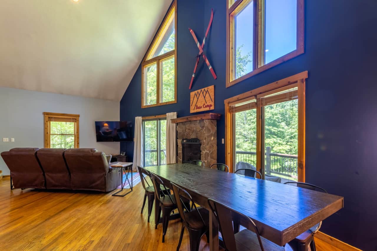 Elevation Vacation Rentals - Base Camp - Dining + Living Area