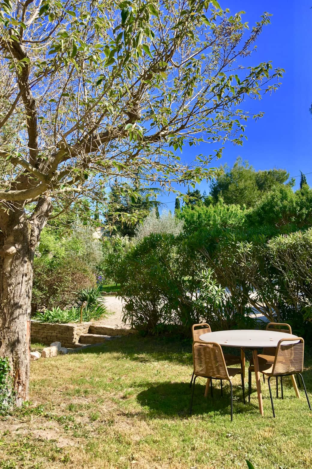 Table repas dans le jardin