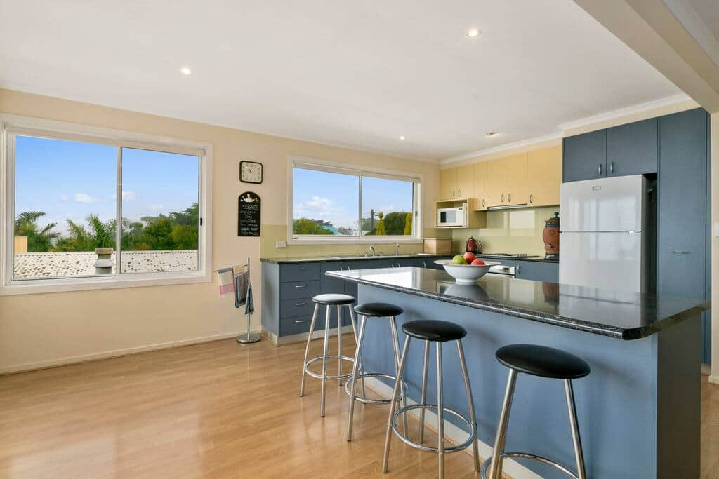 Open plan kitchen breakfast area