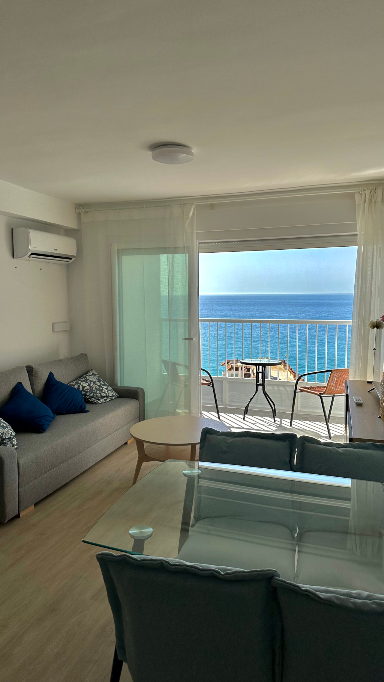 Bright living room with sea views, Nerja apartment