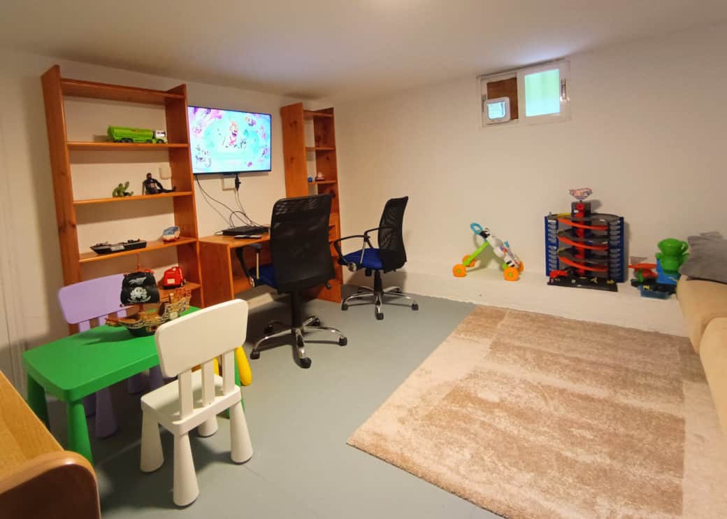 Cuarto de juegos a happy place 1