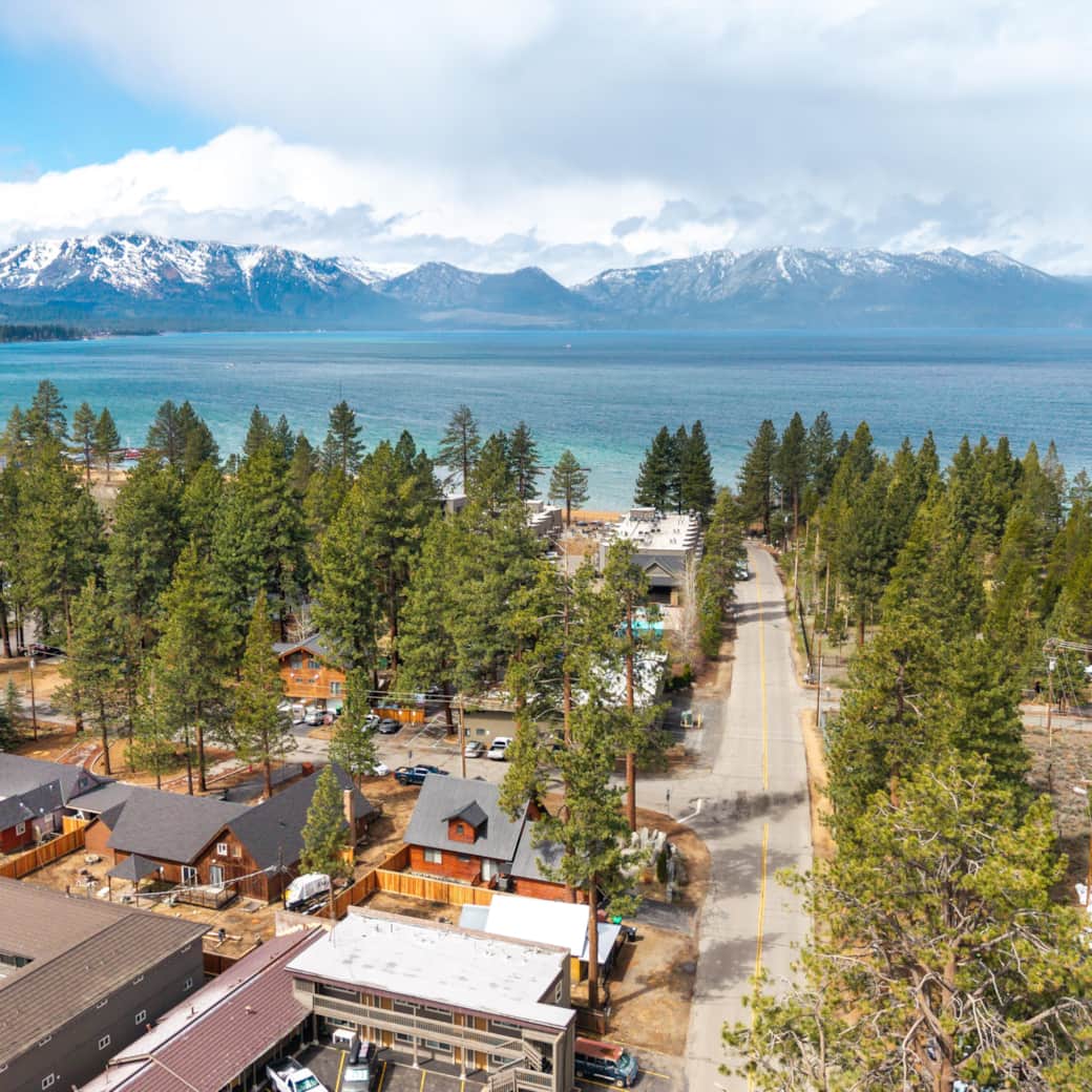 Walking distance to Lakeside Beach