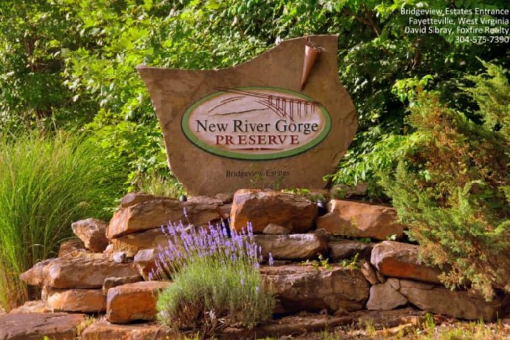 Our gated neighborhood overlooks the New River Gorge Bridge and offers seclusion, safety and privacy! Feel free to let your kiddos roam! 