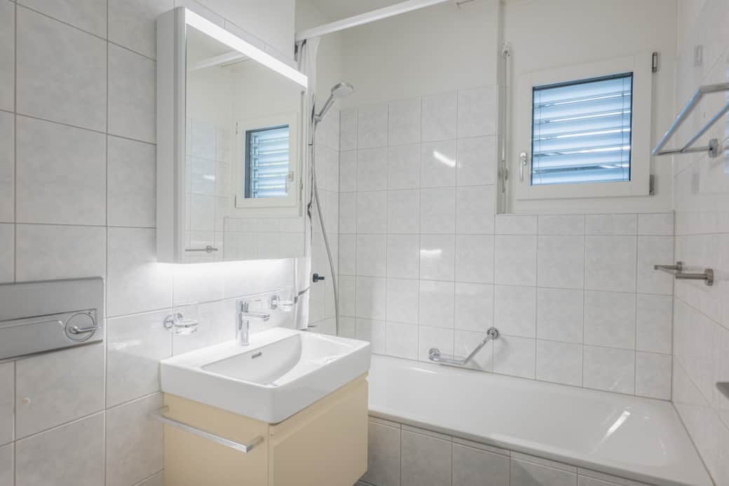 Badezimmer mit Badewanne Badezimmer mit Badewanne