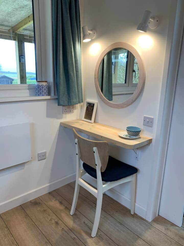 This is where you can sit and dry your hair and get ready in the morning. There are sockets to the left and the area has good lighting. This is where you can sit and dry your hair and get ready in the morning. There are sockets to the left and the area has good lighting.