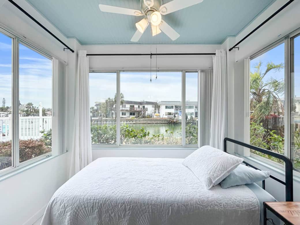 Bonus Sitting or lounging area with a view, relax and read a book! Bonus Sitting or lounging area with a view, relax and read a book!