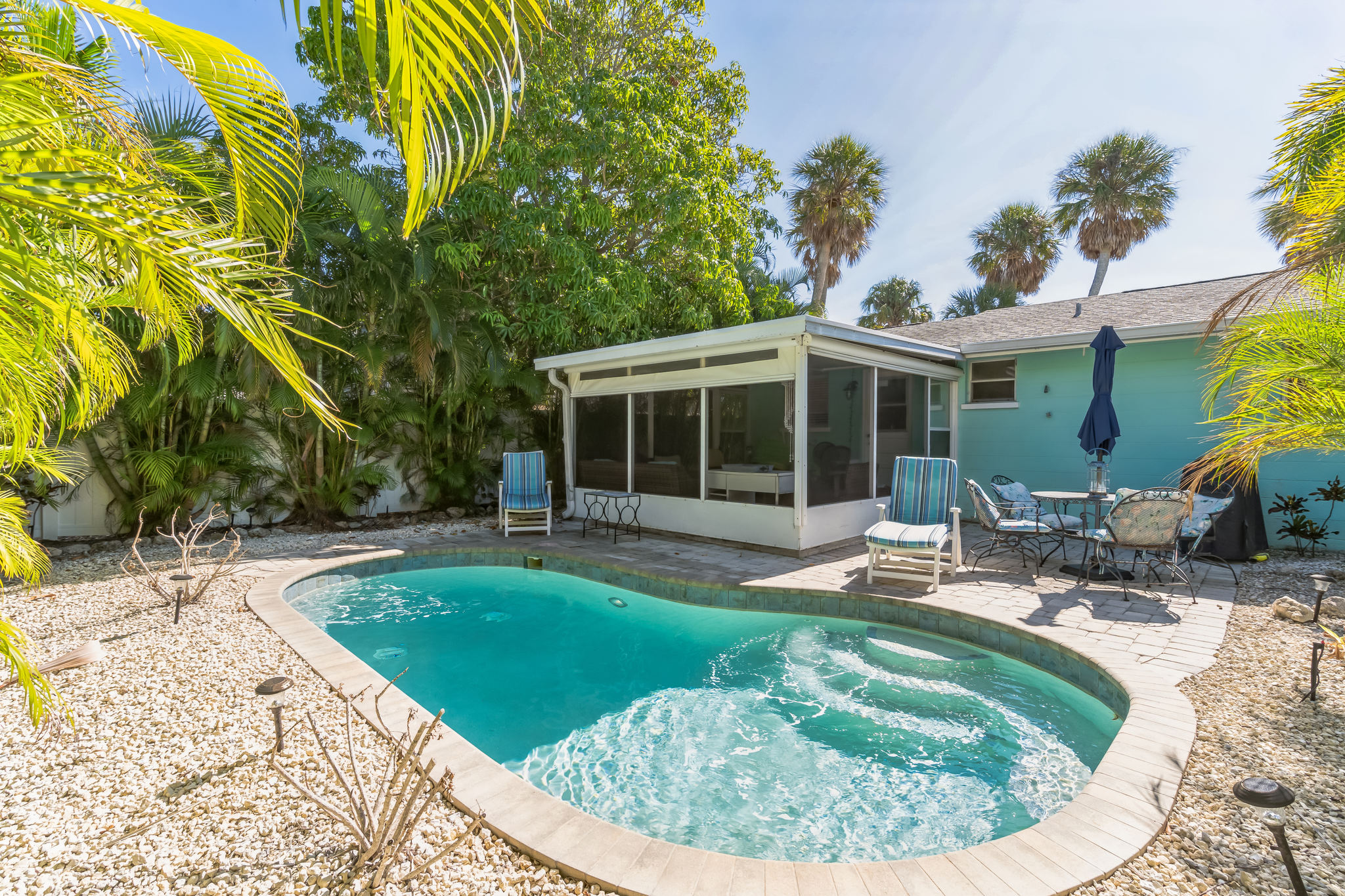 204 Peacock Ln Holmes Beach FL 34217 USA SunNov122023(27)