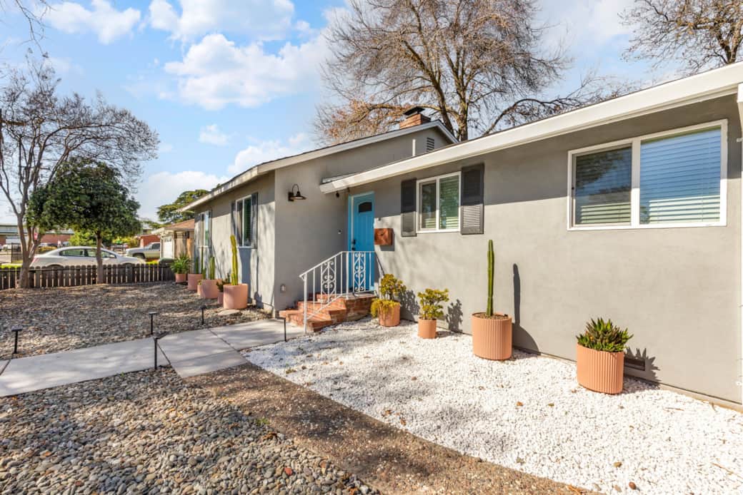 44 web or mls 1600 meadow rd