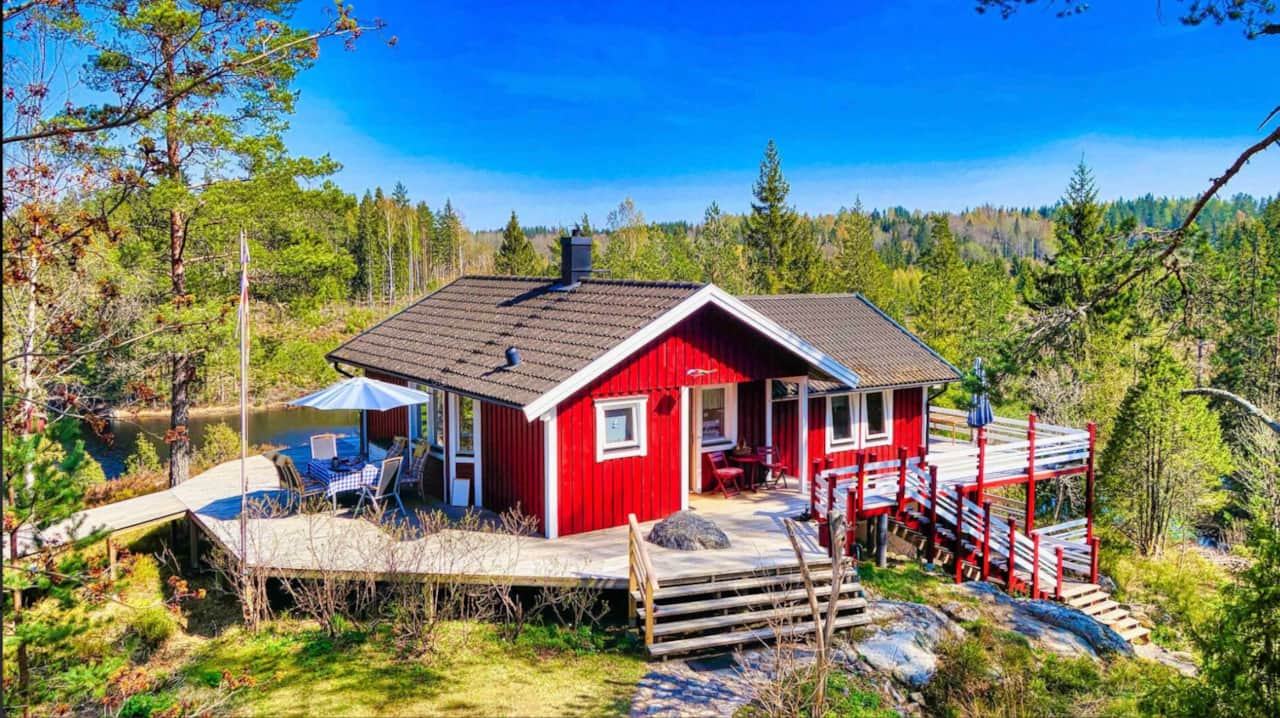 Ferienhaus am See - Tived - Vorderansicht