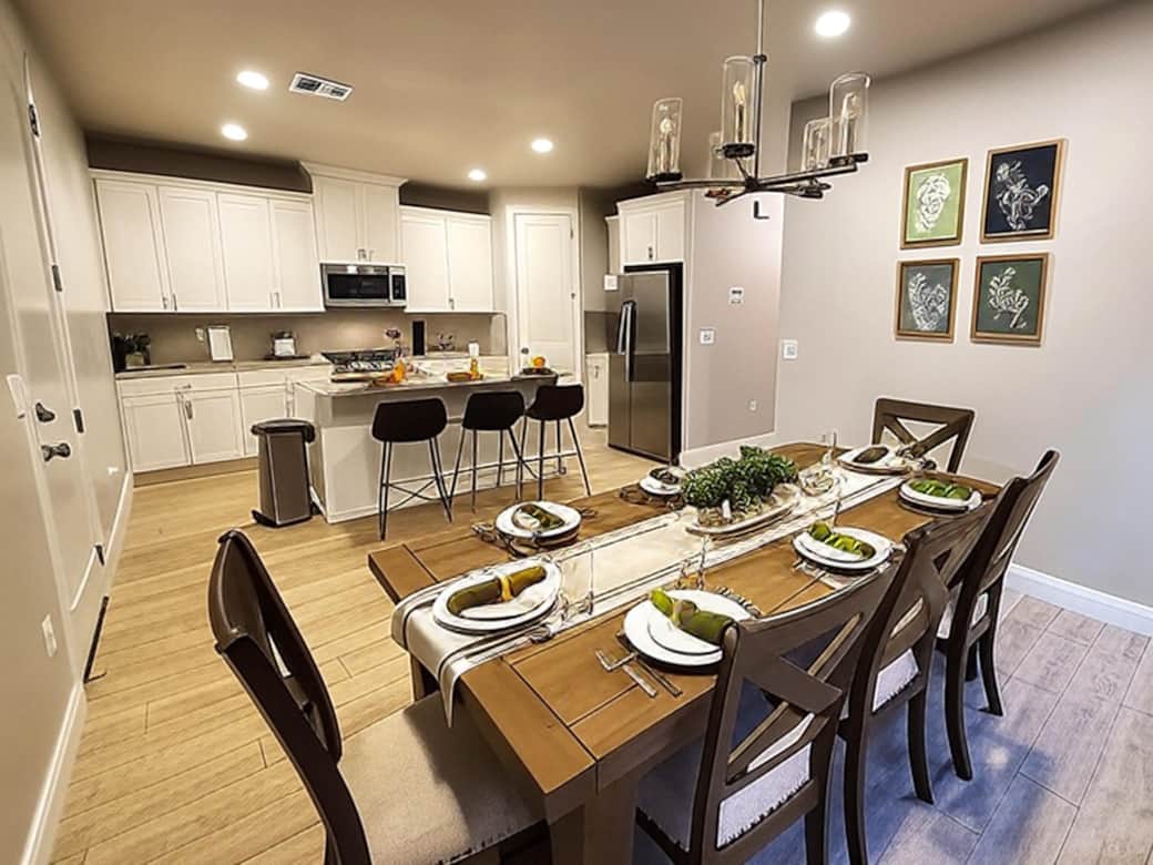 Chef's Kitchen w/ Seating for 10 Chef's Kitchen w/ Seating for 10