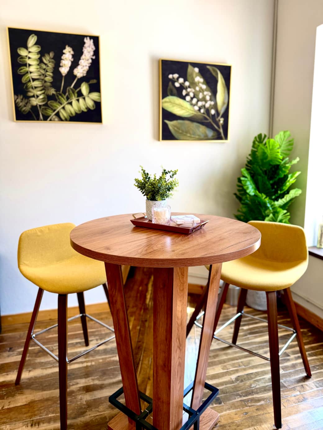 Lake Ave Lofts- Cascade breakfast knook