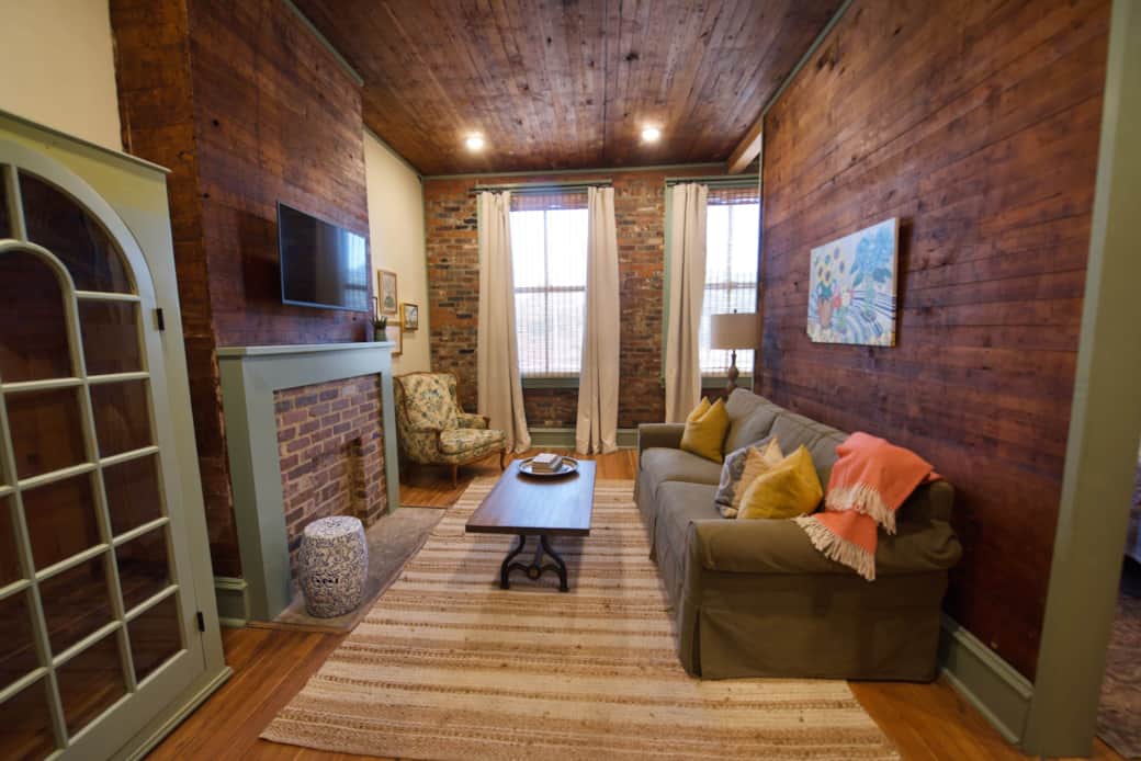 The Laurel Room The Buzzard's Roost Inn Hotel in Laurel