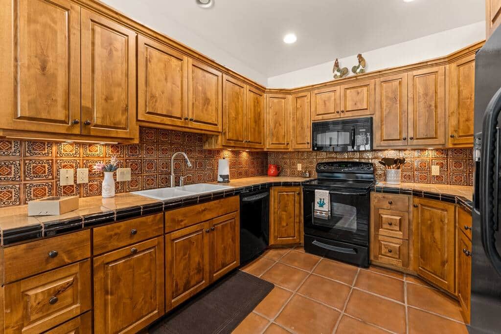 beautiful kitchen with all the essentials beautiful kitchen with all the essentials