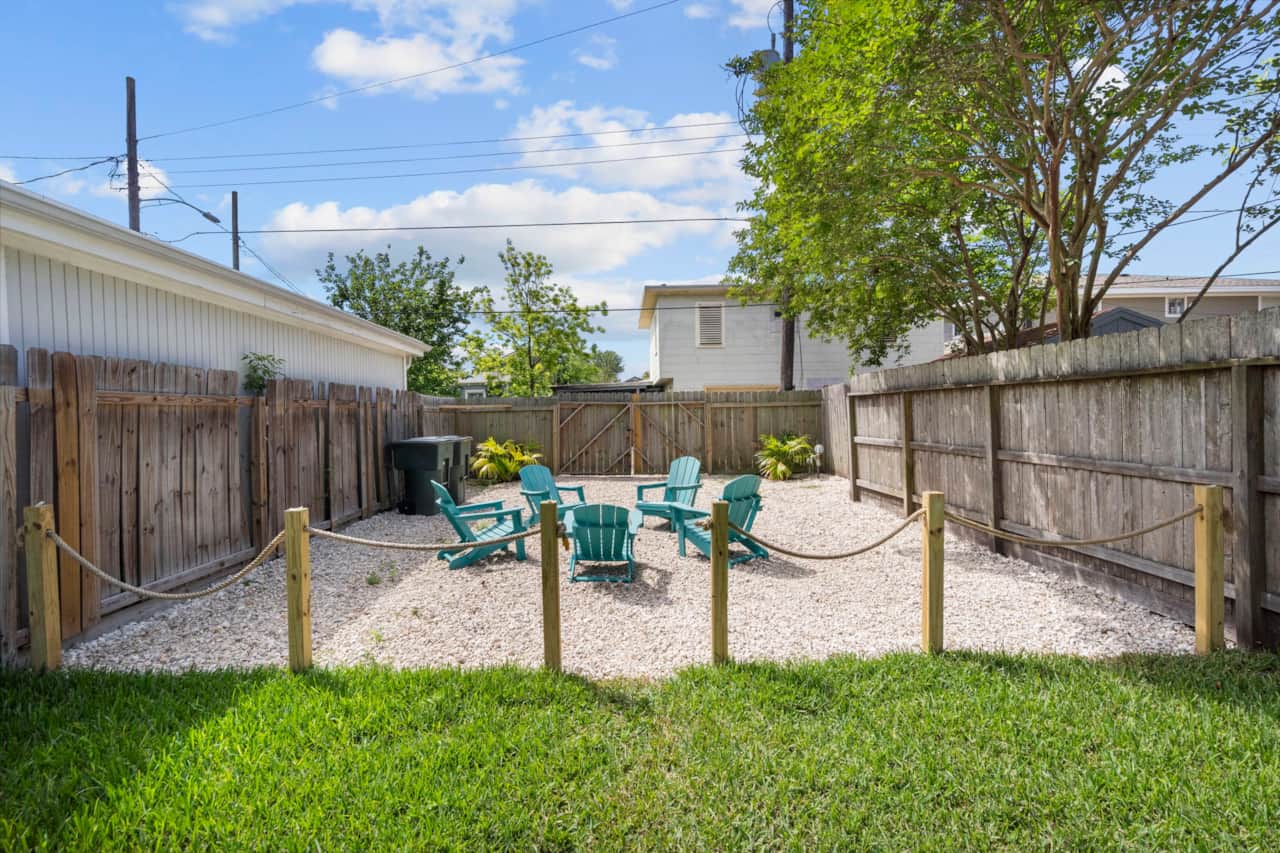 Large fenced in Backtard!