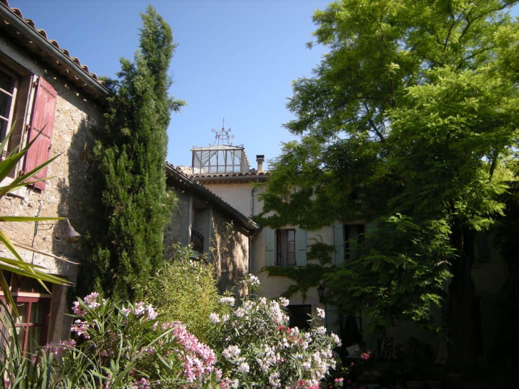 Altes Gemäuer und Gruen Altes Gemäuer und Gruen