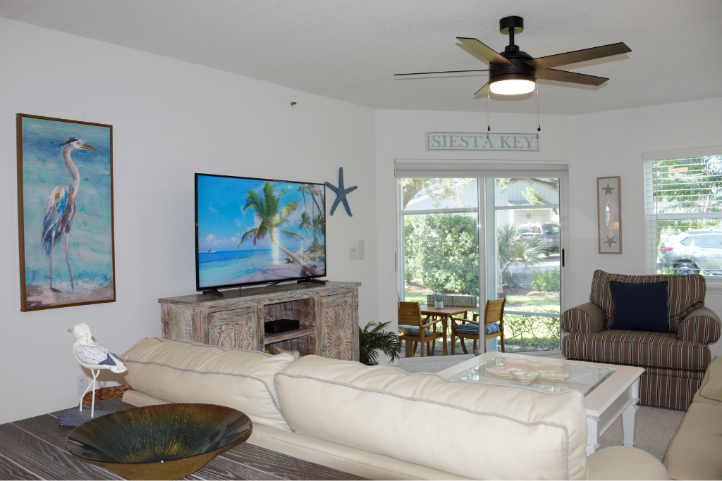 Kick back, stream your favorites, then slide into fresh air on the lanai.