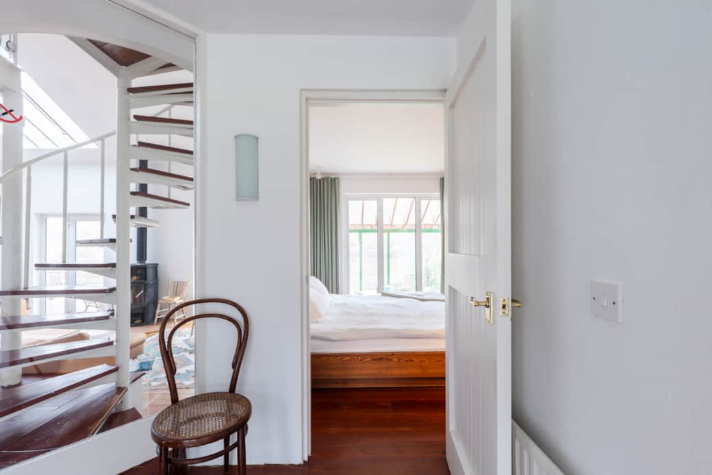 Spacious entrance way