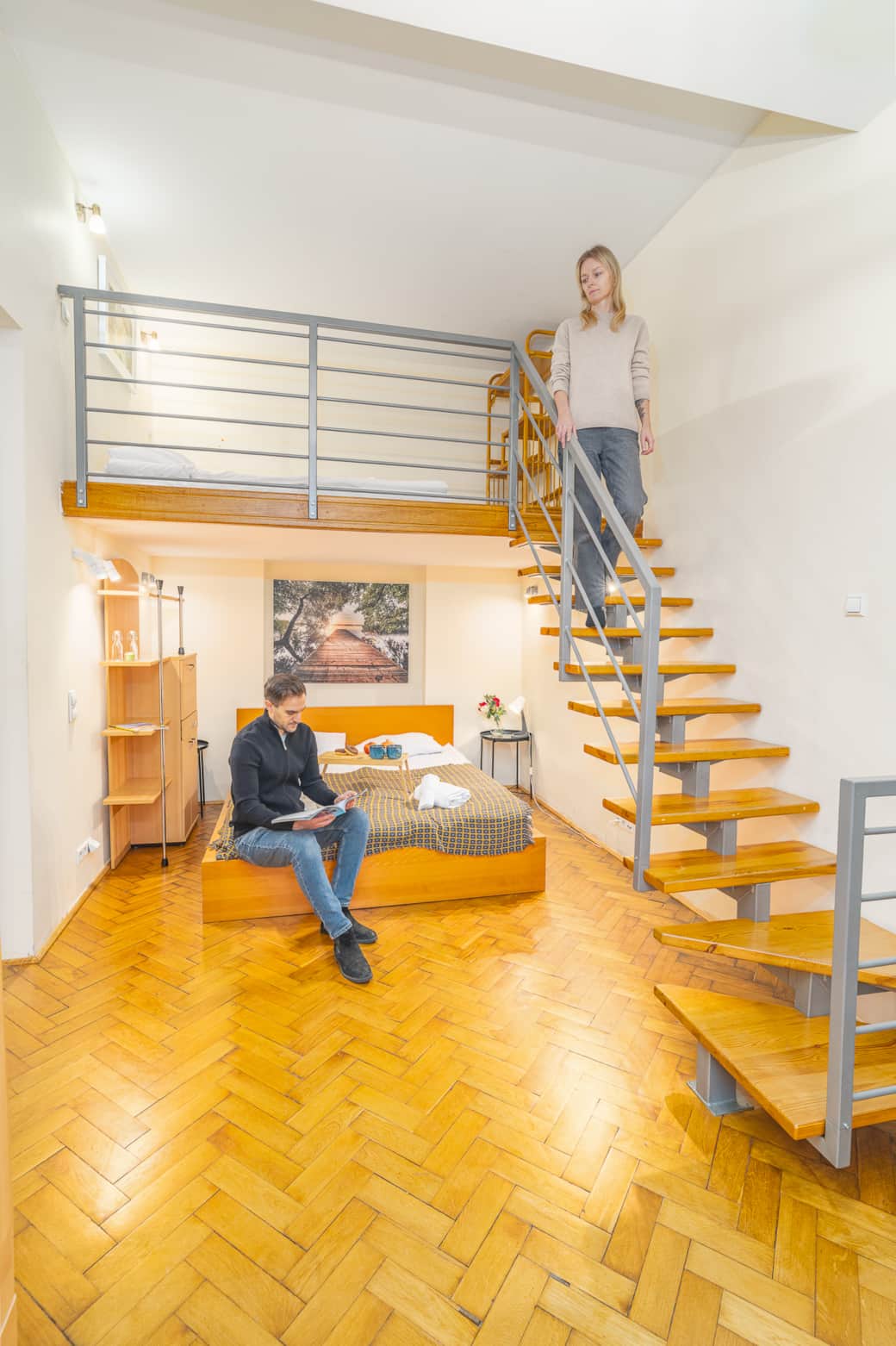 Two-level apartment with a mezzanine, comfortable bed and clear separation of living and sleeping ar