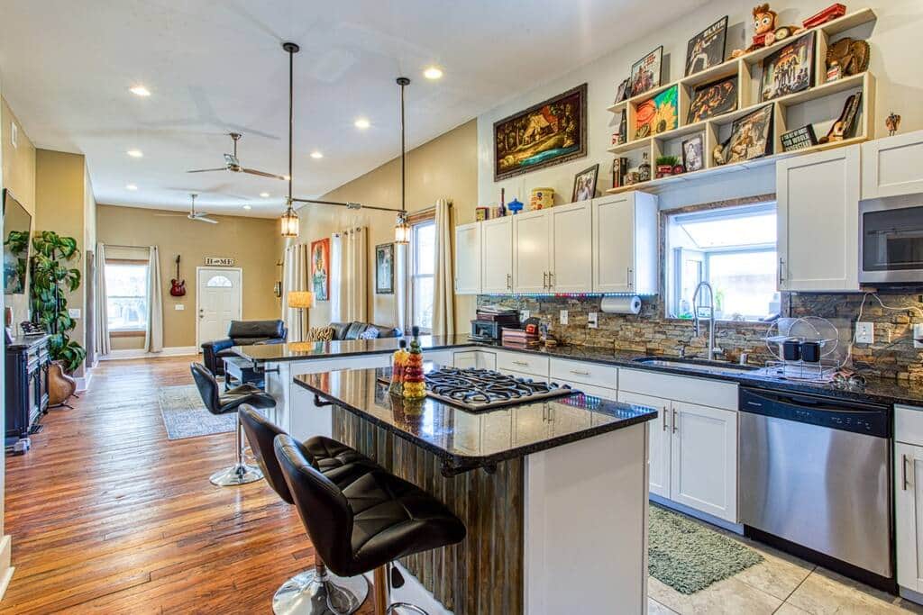 Granite counter tops, bar seating for 6, dishwasher Granite counter tops, bar seating for 6, dishwasher