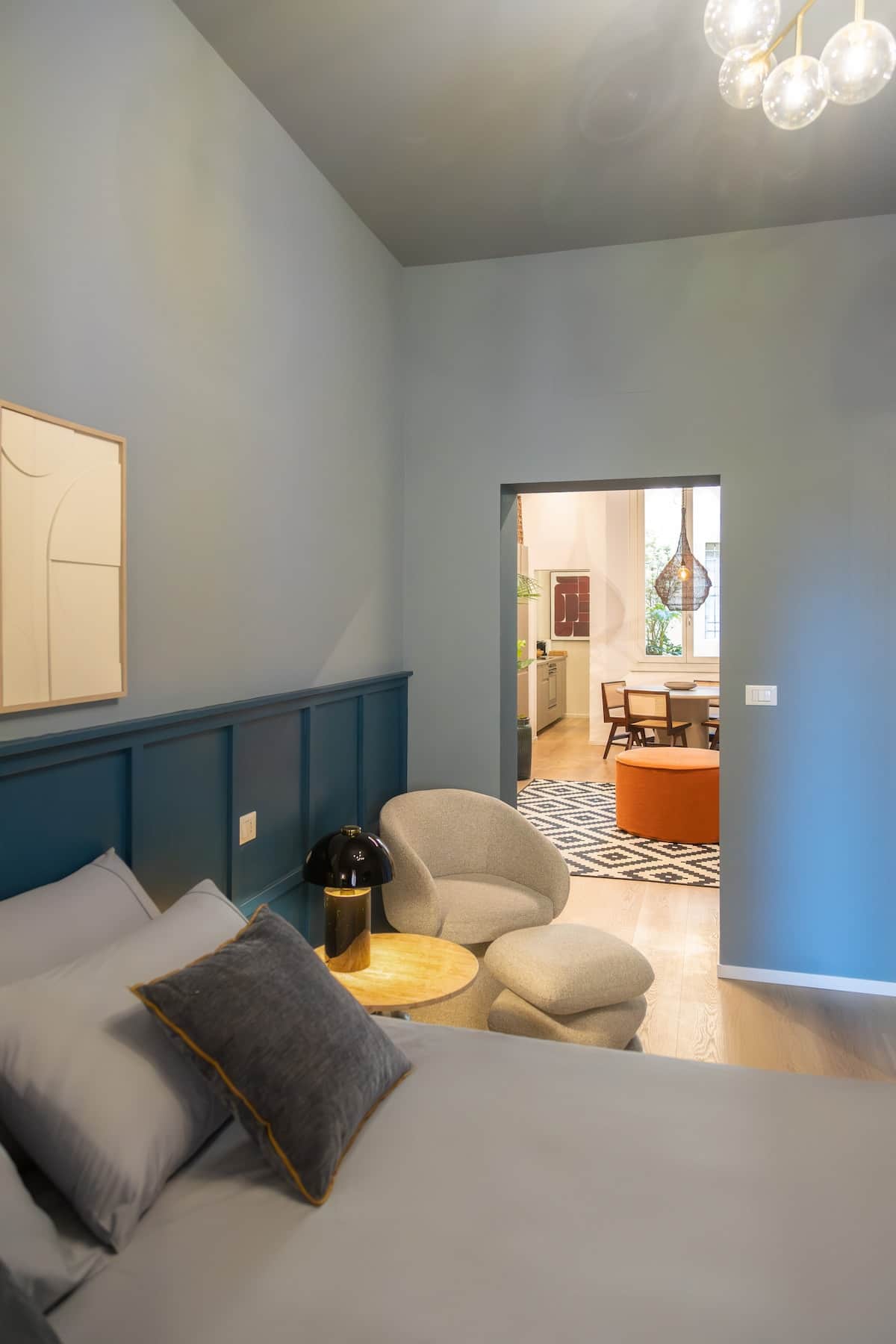 Luxury short rent Bologna center, large blue double bedroom of design.