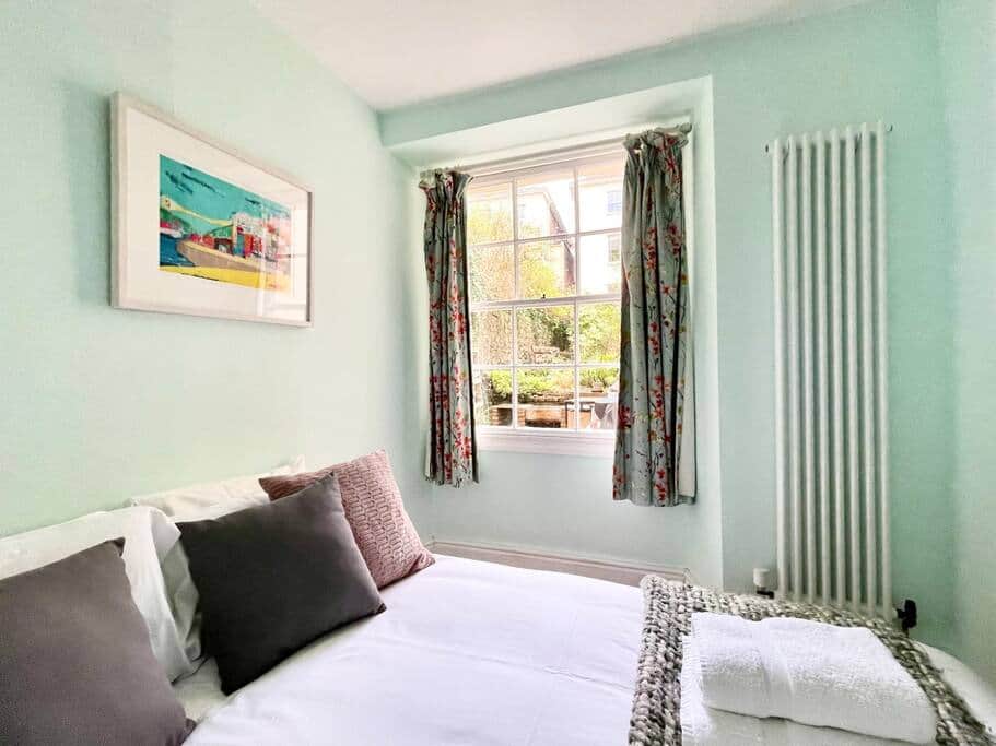 Bedroom with Super King Bed 
