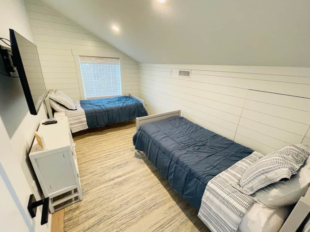 Twin Bedroom