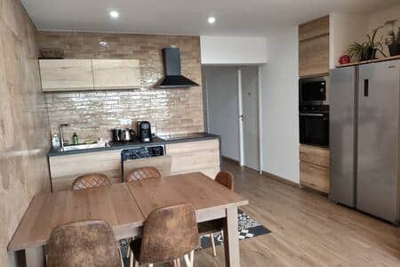 Cuisine entière et table extensible 