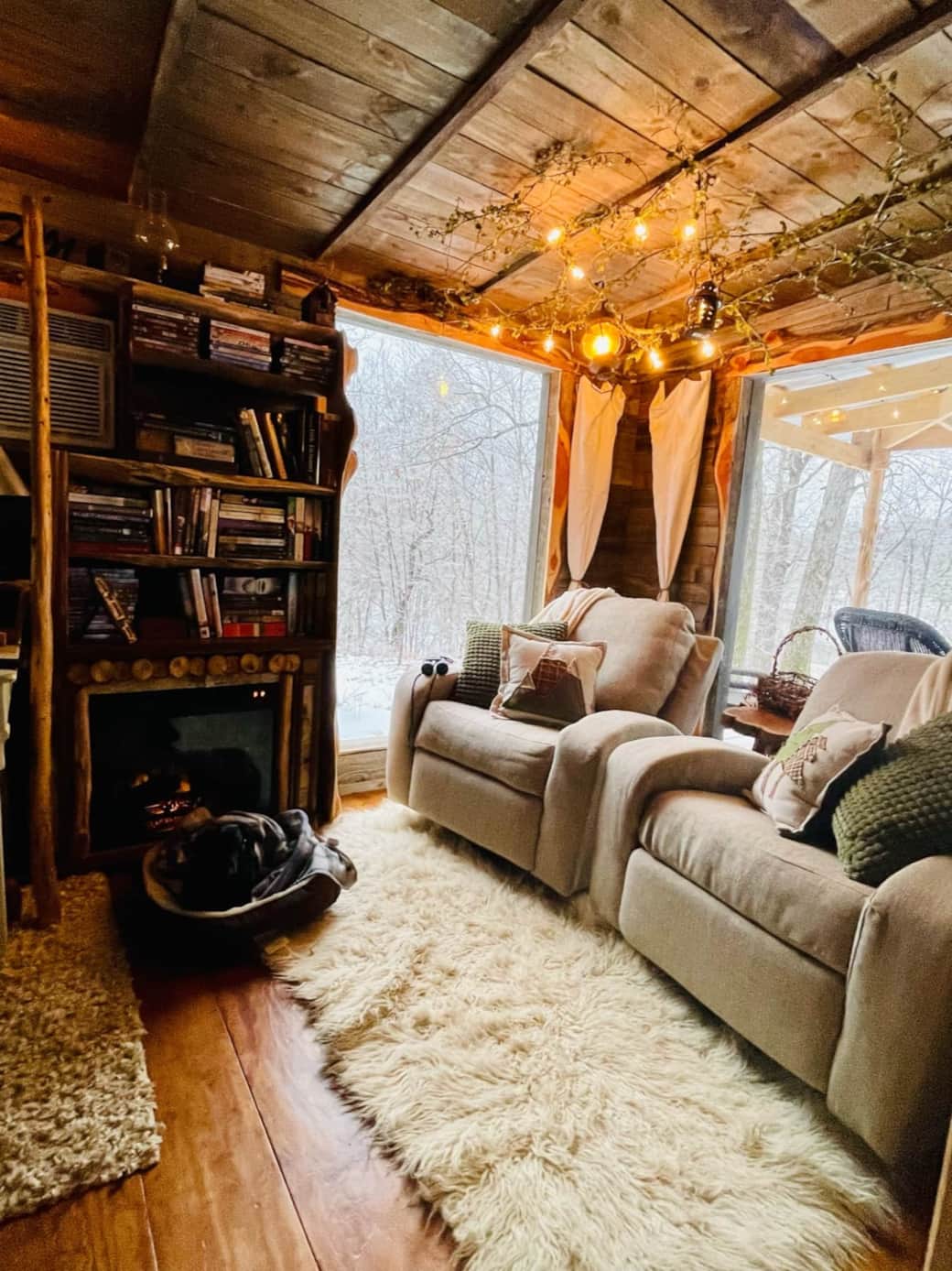 Great spot to read a book, watch a movie or the wildlife! Great spot to read a book, watch a movie or the wildlife!