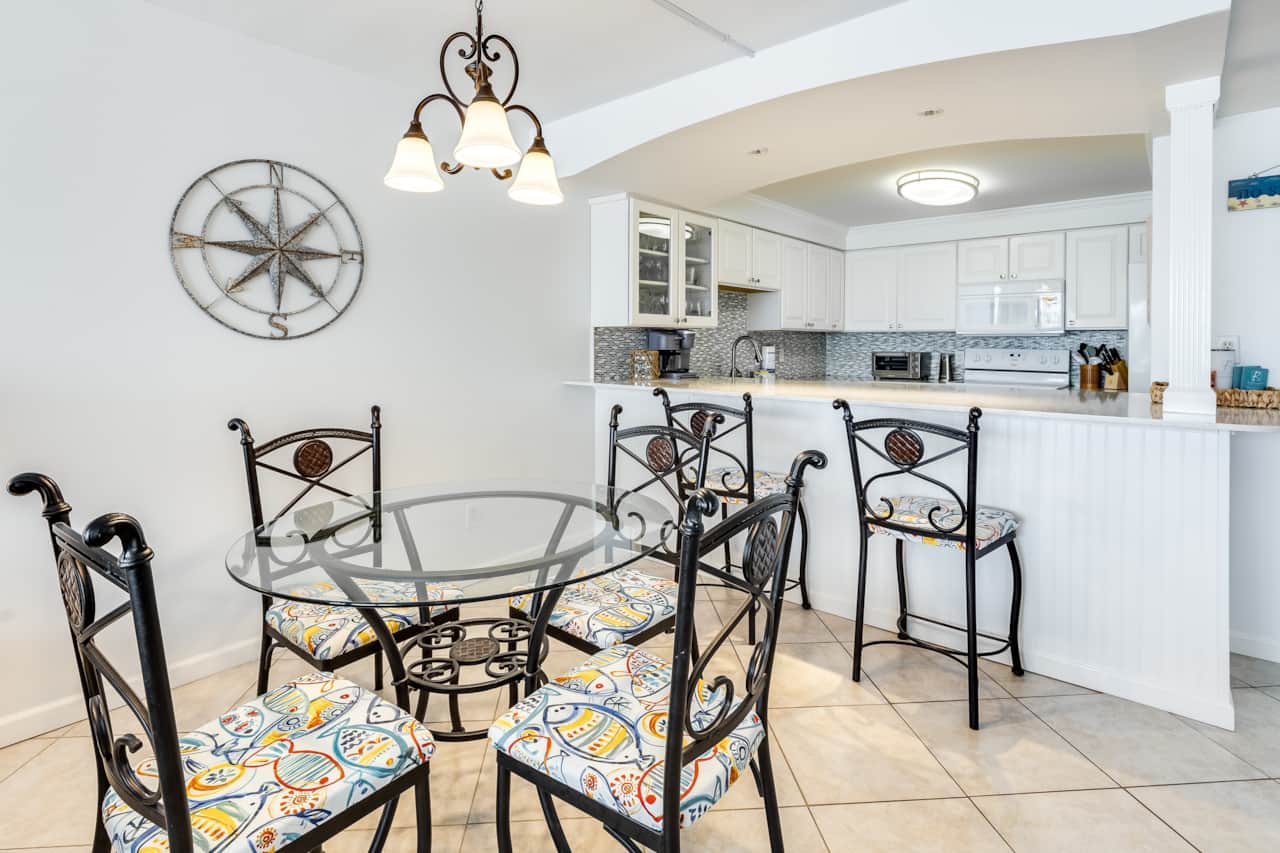 seating for 4 at the table