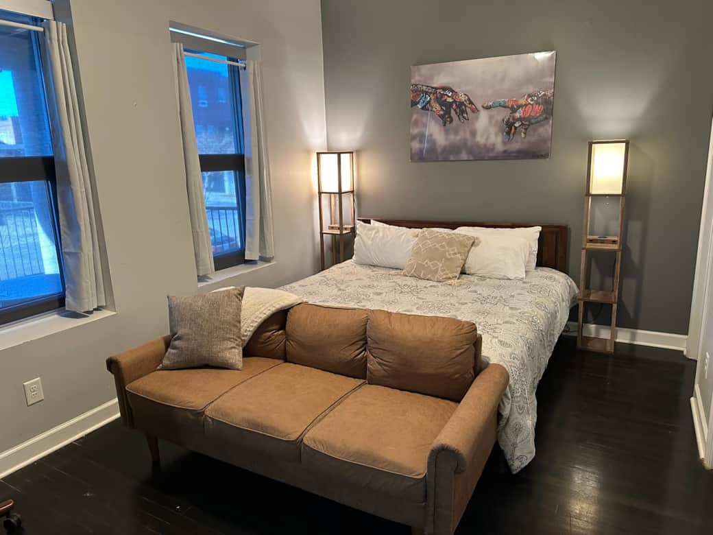 King Size Bed, USB/AC outlet lamps