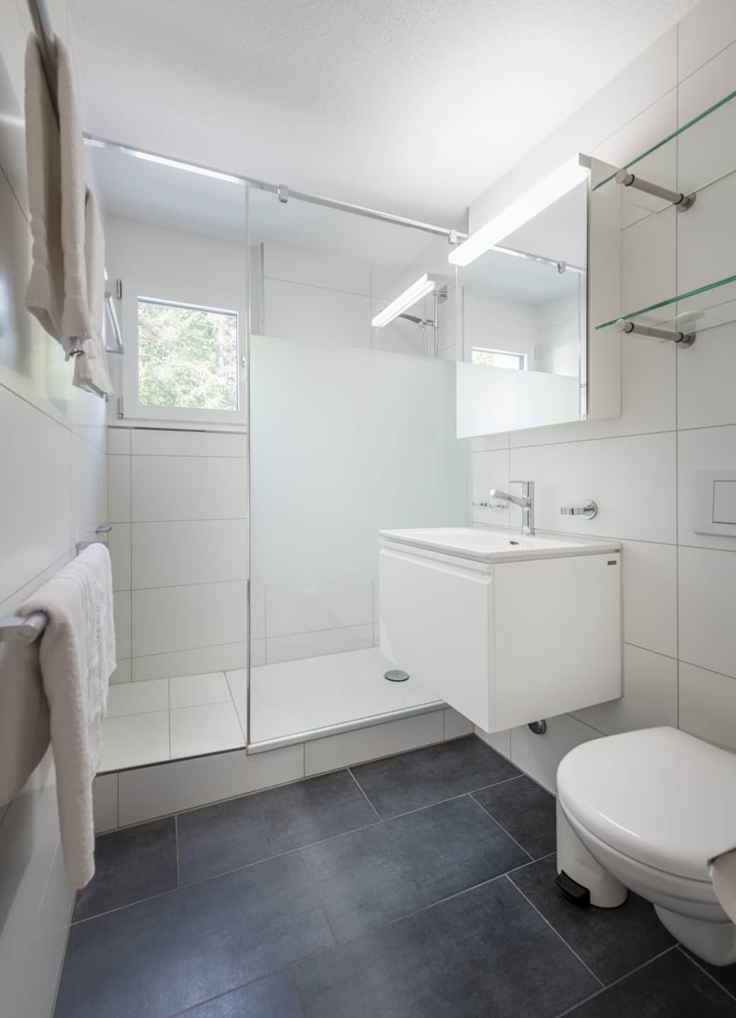 Badezimmer mit Dusche Badezimmer mit Dusche