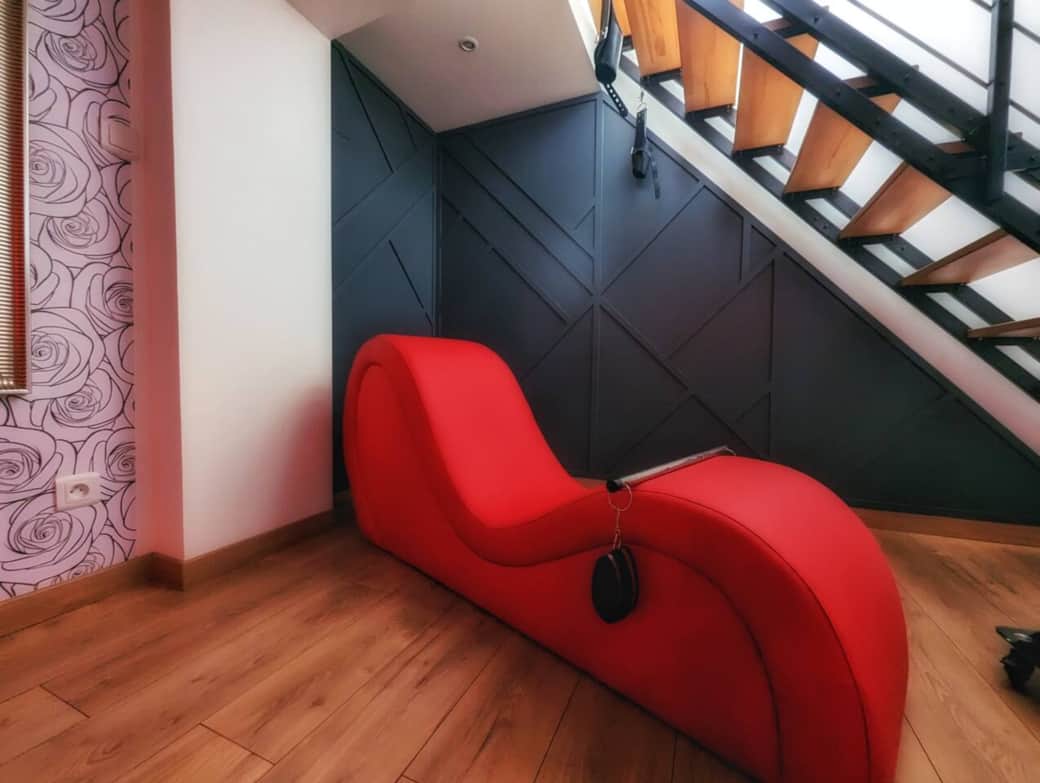 Découvrez le fauteuil Tantra, conçu pour offrir confort et explorer la relaxation sous un nouveau jour. Un atout original pour des moments de complicité. Découvrez le fauteuil Tantra, conçu pour offrir confort et explorer la relaxation sous un nouveau jour. Un atout original pour des moments de complicité.