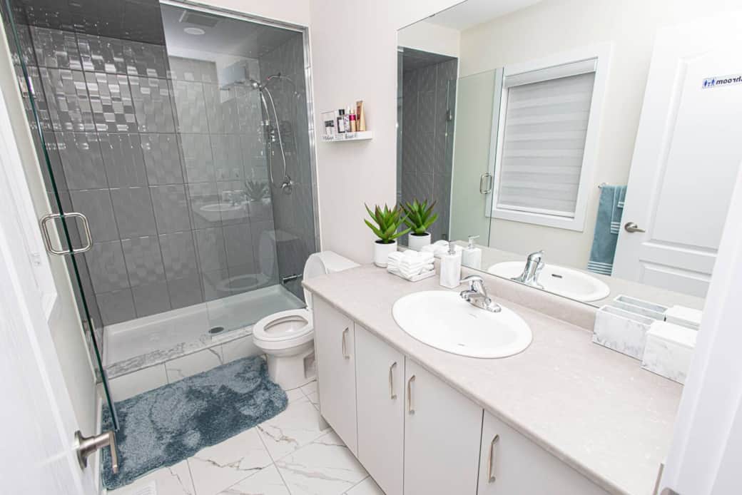Master En-suite Bathroom