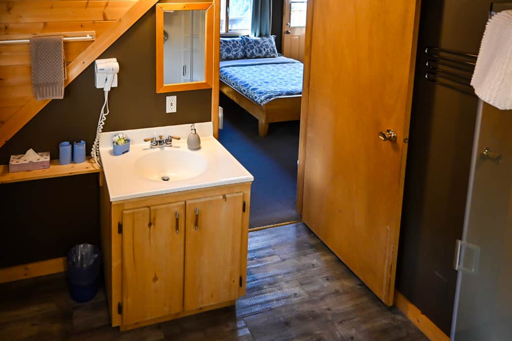 Swan- private bathroom