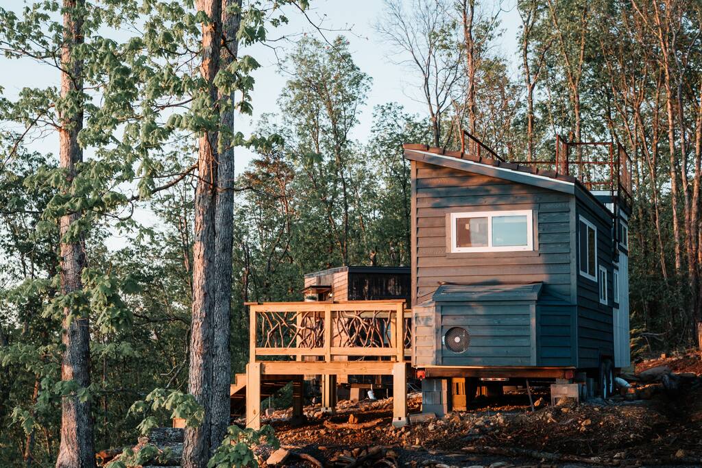 Shangri-Little Tiny House (Live A Little Chatt) - Vacation Home in
