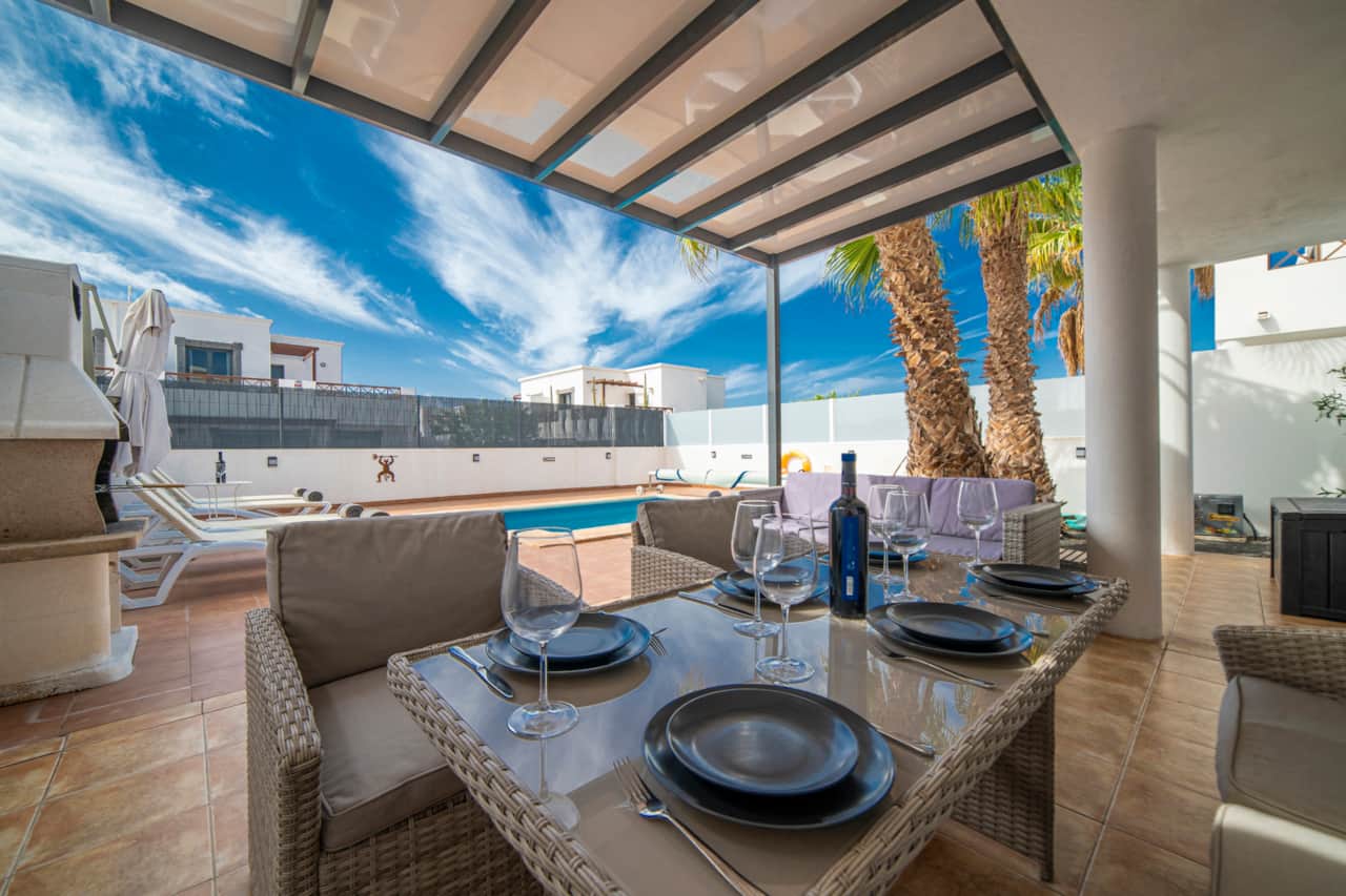 Lounge and Dining area