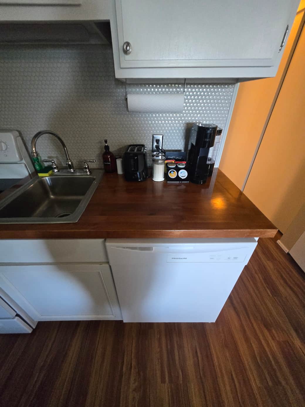 Dishwasher & Coffee Maker Dishwasher & Coffee Maker