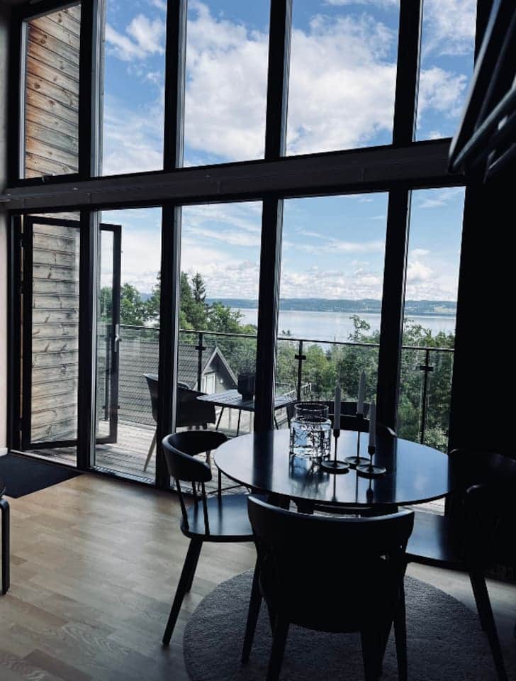 Dining corner for four.
