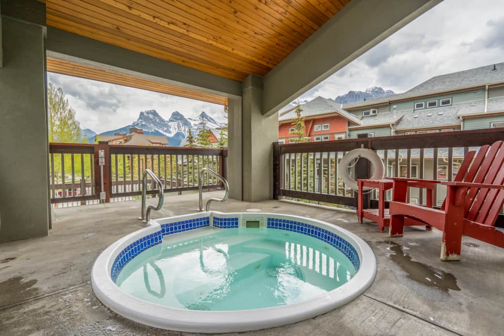 Hot Tub 3 - Located in Cougar Building Hot Tub 3 - Located in Cougar Building