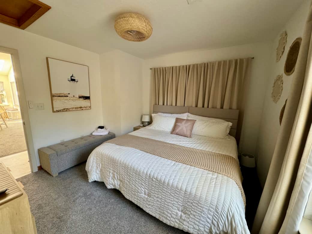 1st Bedroom (King)