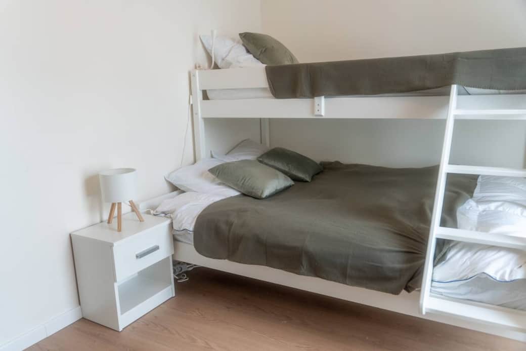 lit deux places avec superposé une place