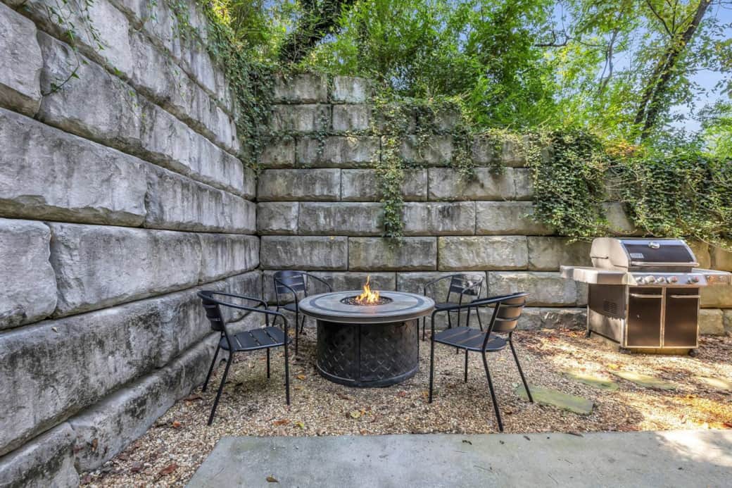 Serene. Tranquil. Private.  You wouldn't think to hear these words steps away from the downtown of the 4th largest city in the state, but that's exactly how this courtyard feels.  There's also water table and hose for the kiddo's.
