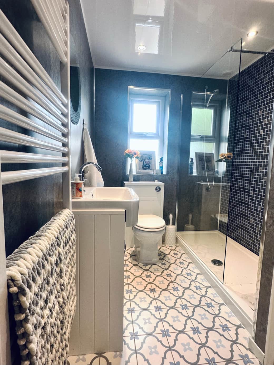 Bathroom with walkin shower