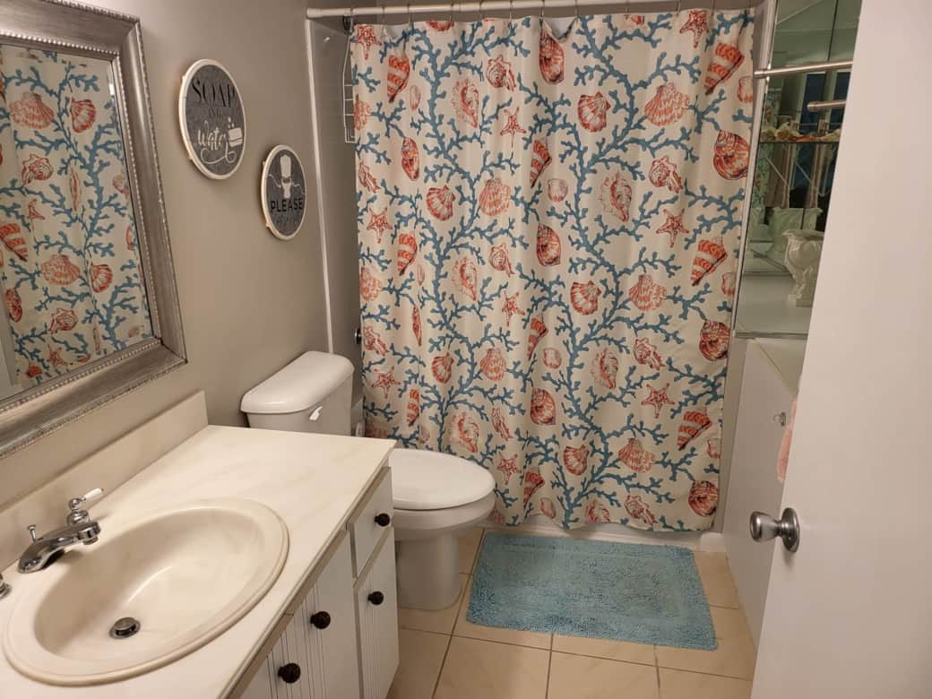 2nd Floor Bath with Tub