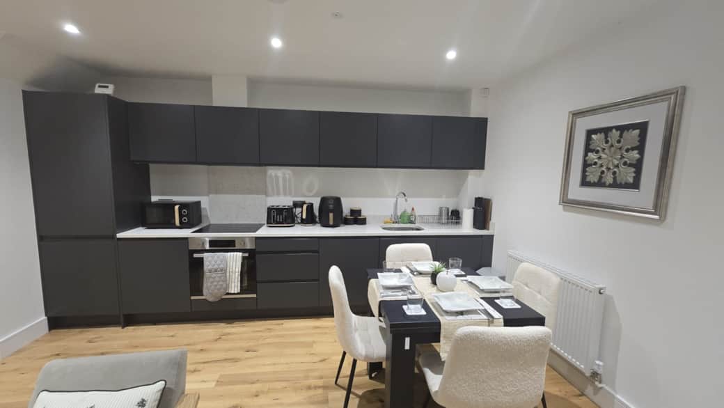 Fully Equipped Designer Kitchen and Dining