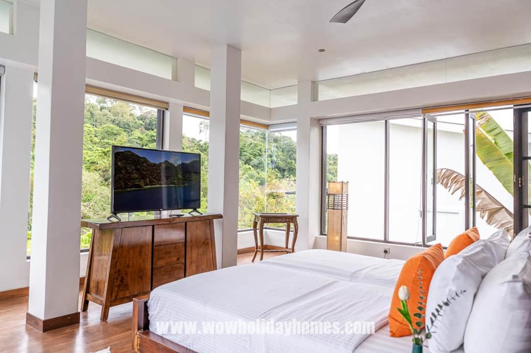 Master Bedroom with King Size Bed and Ensuite Bathroom