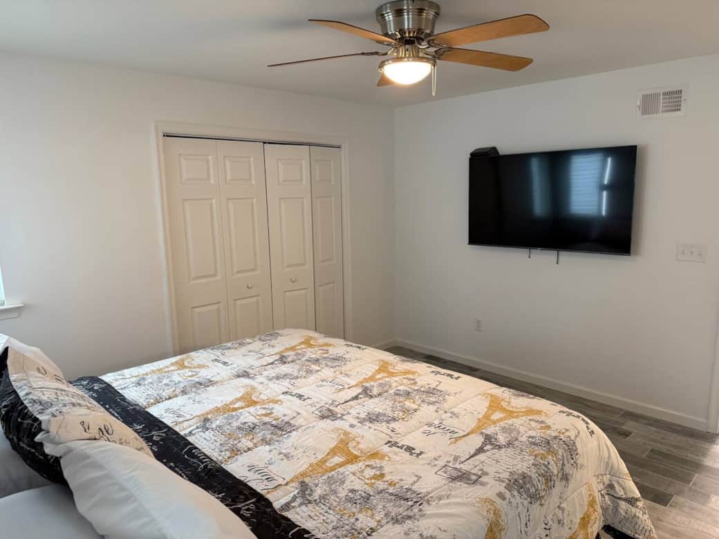 Master Bedroom w/smart tv.
